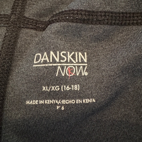 Danskin Now Performance Fitted Capri Sport Tight Legging Size XL Camo Black - Picture 7 of 7